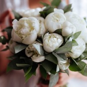 Close up of a bouquet of white flowers.