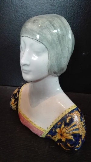 Identifying a Vintage Figurine - figurine of the head and shoulders of a woman with an ornately patterned dress or shirt