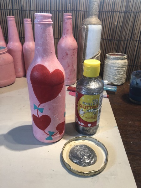 Valentine Hearts Kite Vase - ready to coat with glitter gel