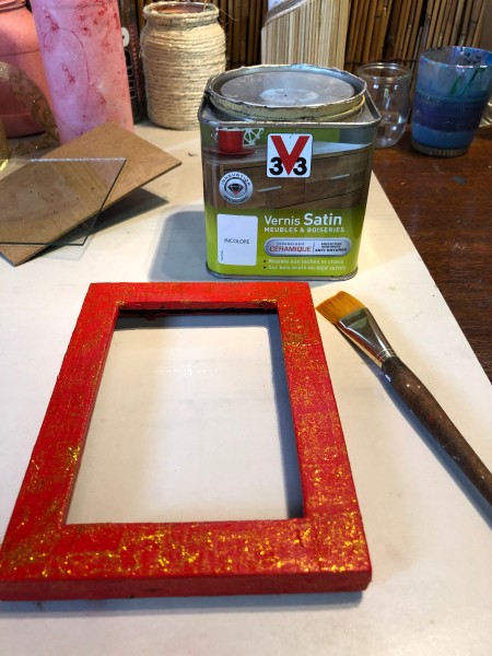 Valentine's Day Picture Frame - coat with a layer of varnish when the gel has completely dried