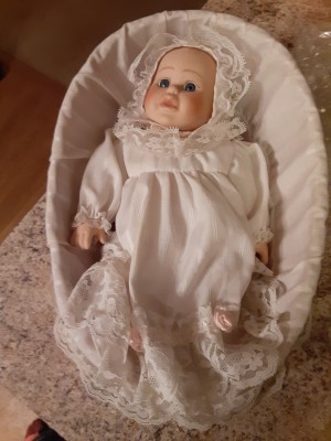Identifying a Geppeddo Doll - baby doll in a basket