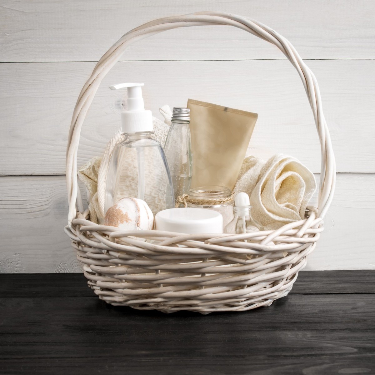 Featured image of post Wedding Gift Basket Ideas For Guests - Explore unique wedding gift ideas including dinnerware, decor &amp; more.