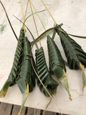 Making Woven Coconut Leaf Shrimp - finished leaf shrimp