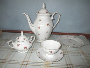 Identifying a Bavarian Tea Set - tea pot, sugar bowl, cup and saucer, and small plate with scattered rose pattern