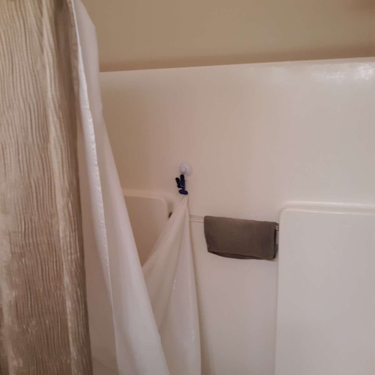 Mildew On Shower Curtain Liners, How To Clean Mold Off Of Shower Curtain