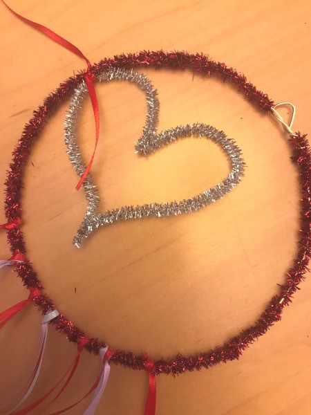 Valentine's Hanging Wall Decoration  - tie the heart to the side of the circle in two places