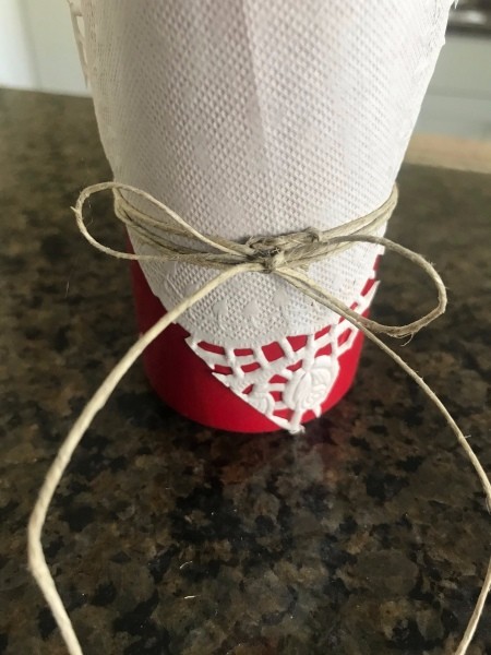 Transform any Vase into a One with a Valentine's Theme - make a bow