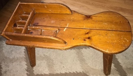 Determining the Age of a Wooden Cobbler's Bench