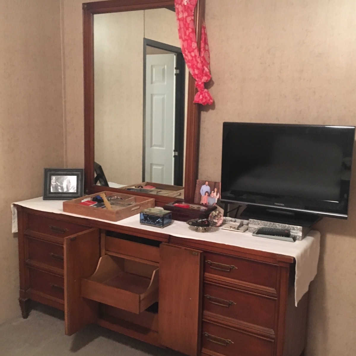 Value a White Furniture Company Dresser? ThriftyFun