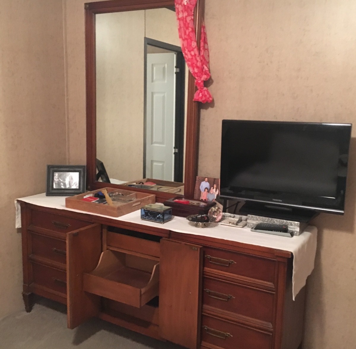 Value a White Furniture Company Dresser? ThriftyFun