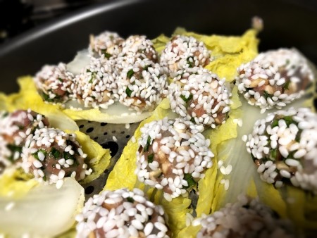Rice balls on nappa leaves in steamer