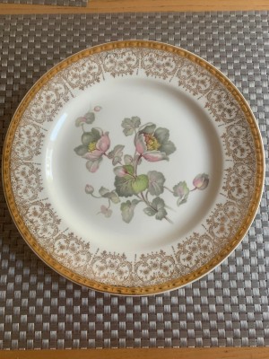 Value of Homer Laughlin Georgian Eggshell Dinnerware - floral center pattern with ornate rim pattern