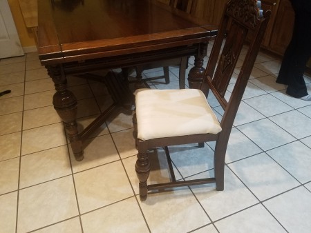 Identifying an Antique Dining Table