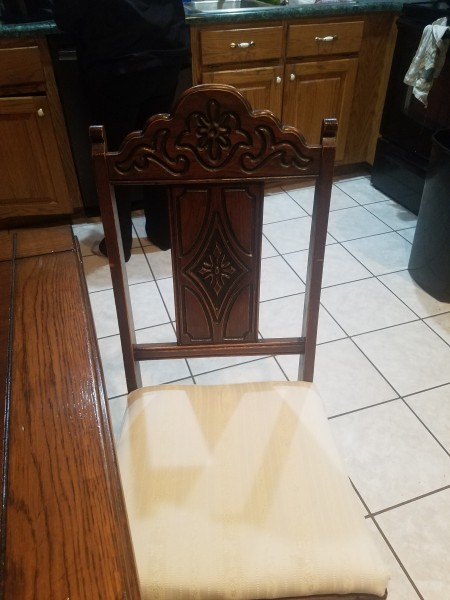 Identifying an Antique Dining Table