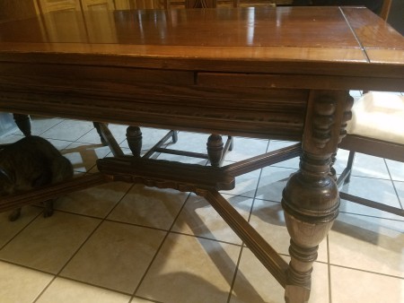 Identifying an Antique Dining Table