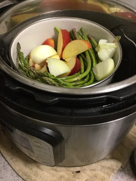 asparagus, apple & onion in pot in instant pot