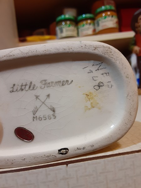 Identifying Vintage Figurines