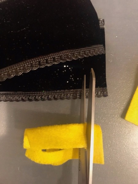 Leprechaun Hat Cup - making felt belt buckle