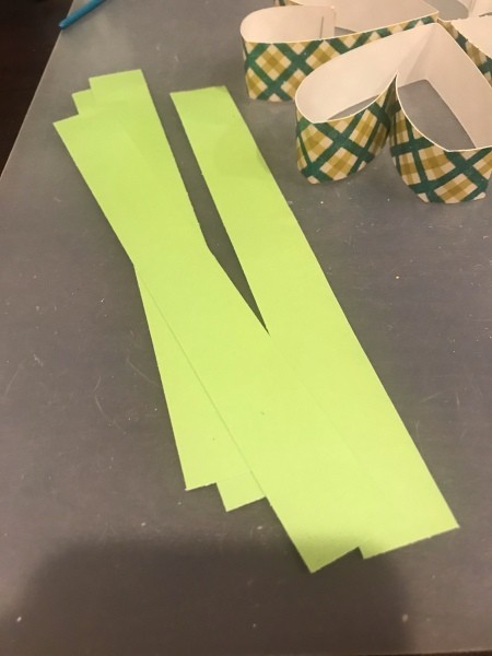 Four-leafed Clover Hanging Door Decoration - different color paper for the stems