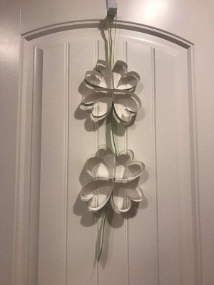 Four-leafed Clover Hanging Door Decoration - clover hanging on a door