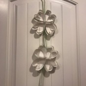 Four-leafed Clover Hanging Door Decoration - clover hanging on a door