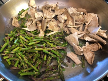 Mushroom and Asparagus in pan