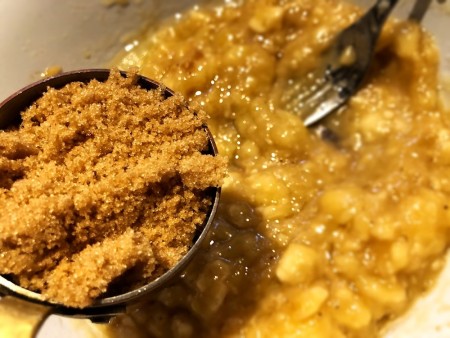 adding sugar to bananas & oil