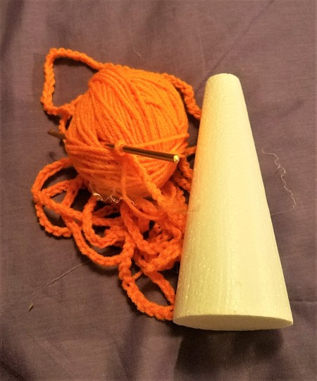 Crocheted Carrot - make a long chain with the orange yarn