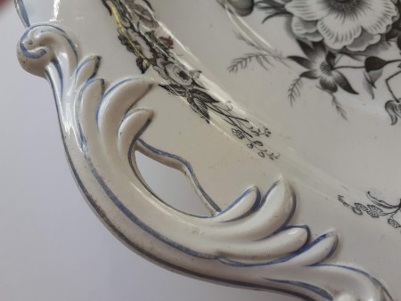 Identifying a Pedestal Serving Dish