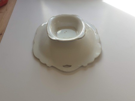 Identifying a Pedestal Serving Dish