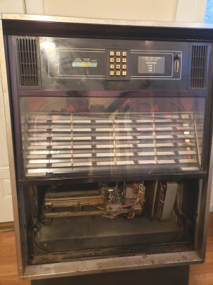 Value of a Seeburg 10079M Jukebox - dark jukebox