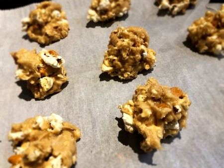 Cookies on baking paper