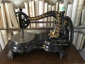 Buying a Shuttle for a Jones Serpentine Hand Crank Sewing Machine - antique sewing machine