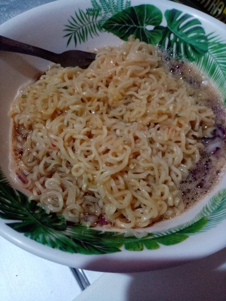 adding egg to noodles