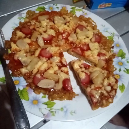 cut Instant Noodle Pizza