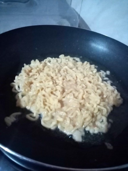 Instant Noodle in pan
