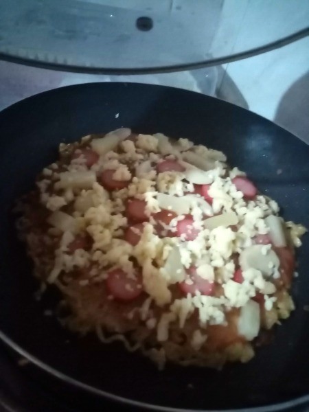 toppings on Instant Noodle Pizza