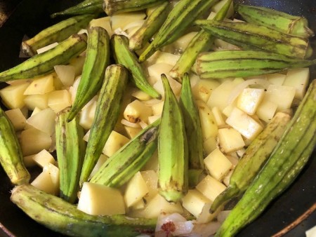 onions, Okra and Potatoes in pan