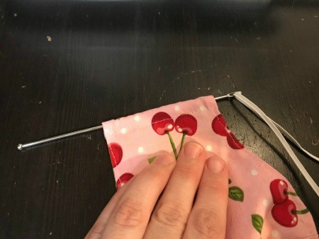 Non-Pleated Face Mask - alternative elastic using one long piece, pulling through the channel