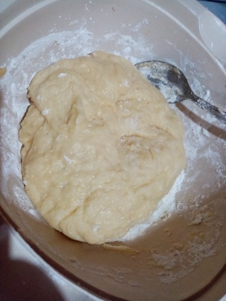 flour added to kneading dough