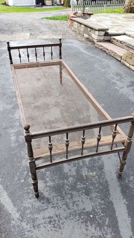 Identifying a Vintage Wooden Bed Frame with Mesh Springs