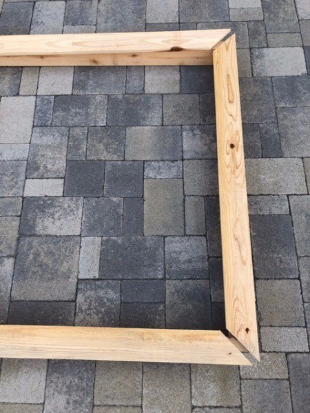 Galvanized Roofing Raised Bed - ready to assemble, closeup of angled corners