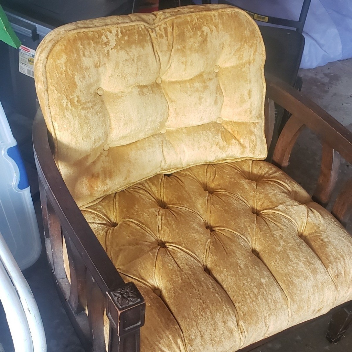 Value of a Vintage Tufted Chair? | ThriftyFun