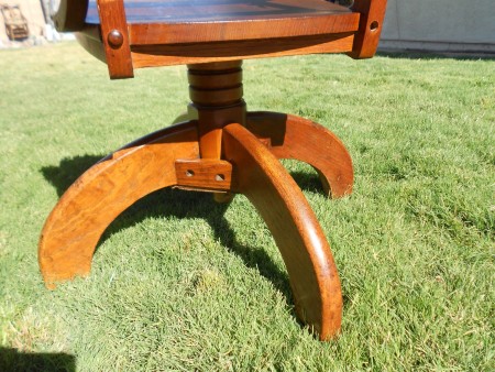 Age and Value of a Murphy Desk Chair