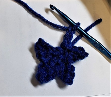 Americana Ball Wreath - making dark blue crochet star