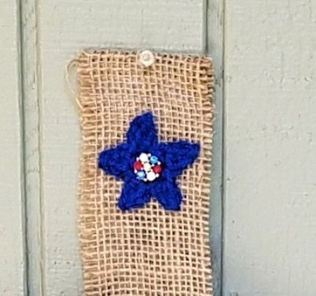 Americana Ball Wreath - closeup of hanger with the crochet star