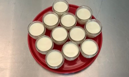 Small canning jars filled with the yogurt mixture.