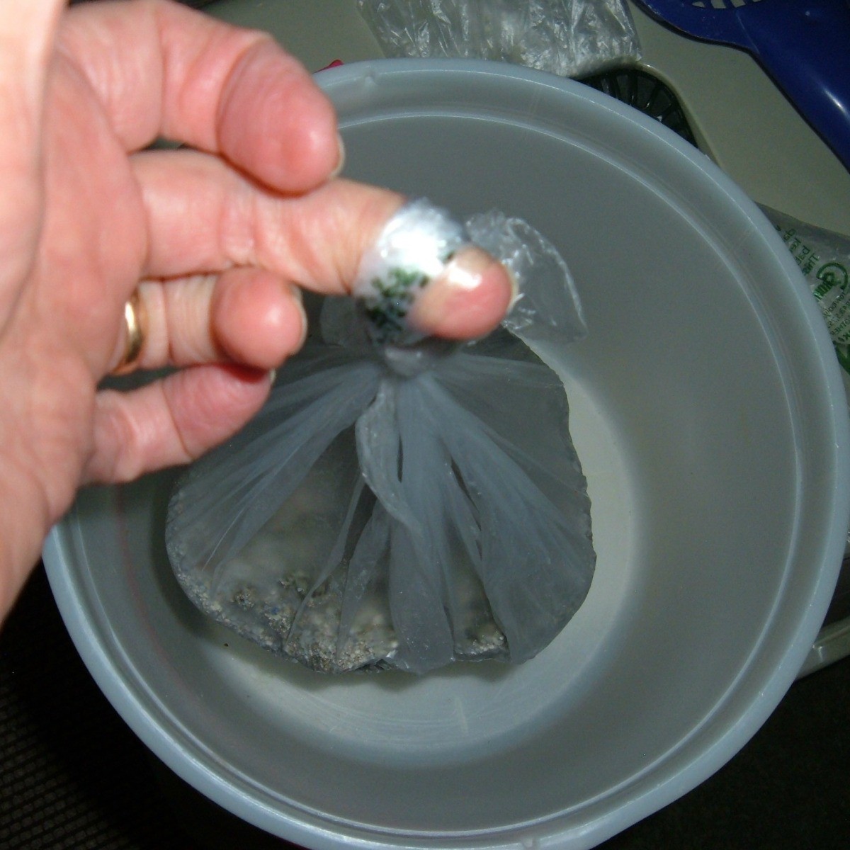 Use Produce Bags for Soiled Cat Litter ThriftyFun