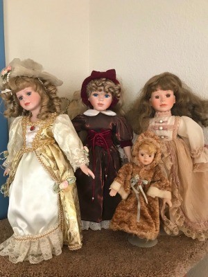 A collection of Geppeddo dolls.