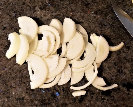 The onion halves cut into slices.